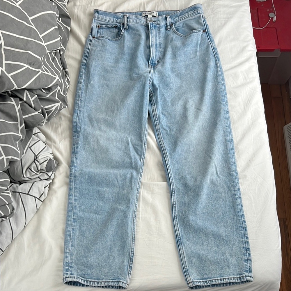 A&F Ankle Straight Ultra High Rise (Curve Love)